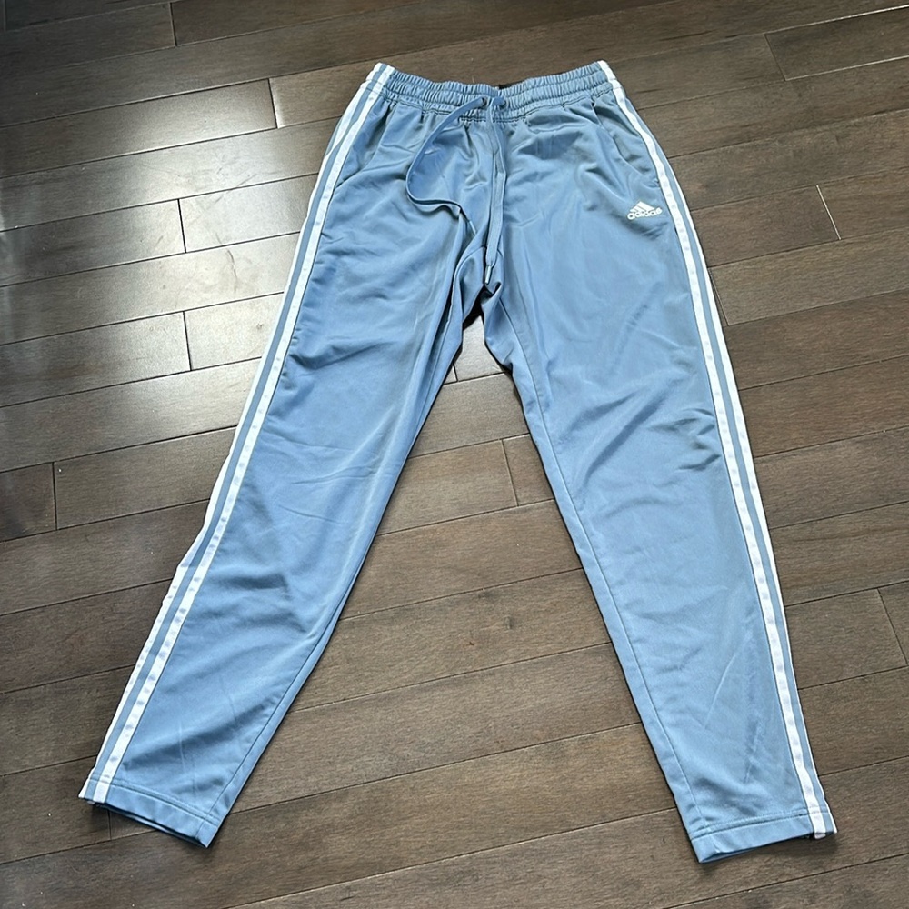 Adidas jogger pre-used size small great condition